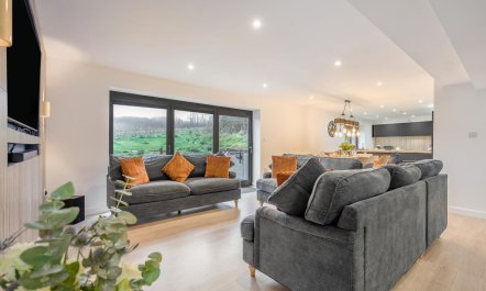 4 Bed in St. Gennys 2