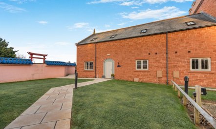 2 Bed in Brampton 3
