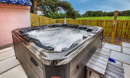 2 Bed in Brampton 1