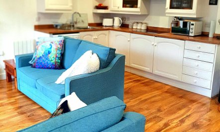 2 Bed in Brampton 1