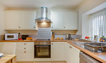 2 Bed in Llandudno 4