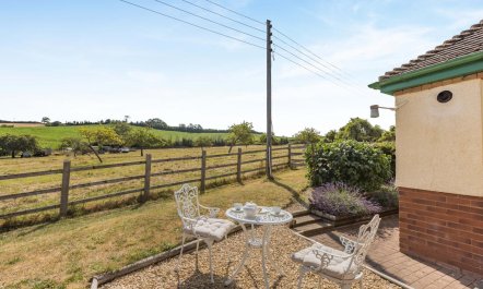 1 Bed in Old Cleeve 4
