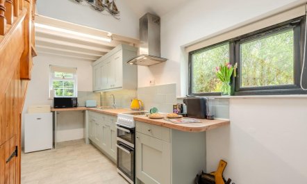 1 Bed in Upton Cross 7