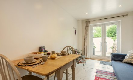 1 Bed in Upton Cross 9