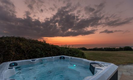 7 Bed in Westward Ho 3