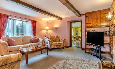 6 Bed in Hainford 2