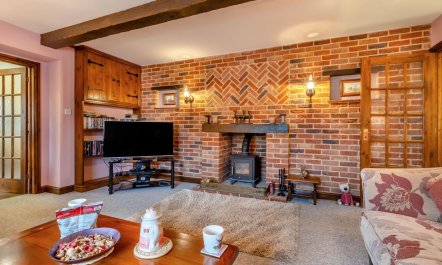 6 Bed in Hainford 5