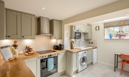 2 Bed in Chelmondiston 1