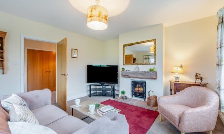 2 Bed in Renwick 1
