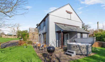 4 Bed in Marhamchurch 2