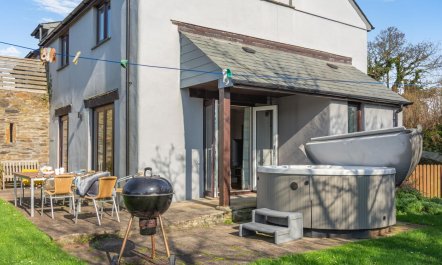 4 Bed in Marhamchurch 1