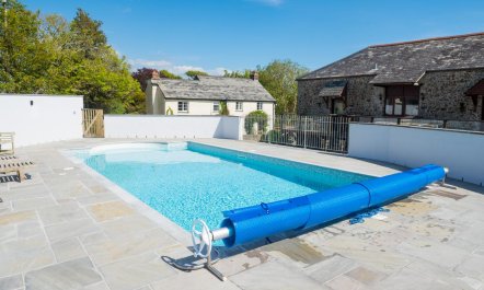 4 Bed in Marhamchurch