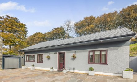 2 Bed in Mydroilyn 4