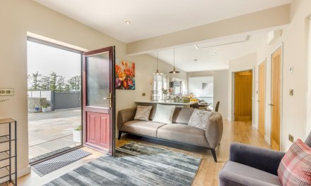2 Bed in Mydroilyn 5