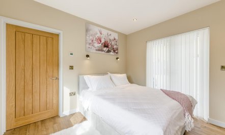 2 Bed in Mydroilyn 8