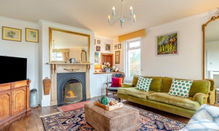 4 Bed in Galmpton 1