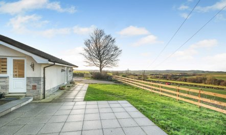 3 Bed in Dalrymple 1