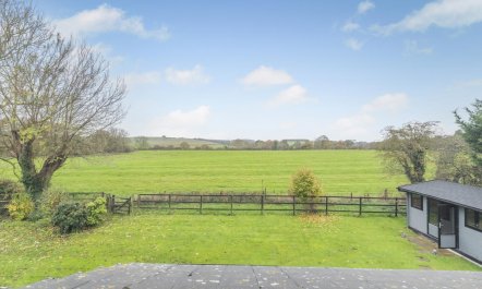 5 Bed in Utterby 2