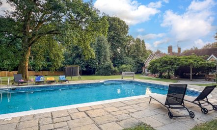 6 Bed in Haslemere 8