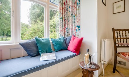 6 Bed in Haslemere 4