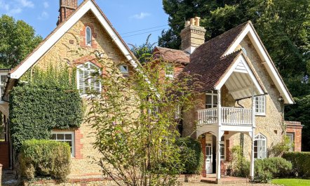 6 Bed in Haslemere 7
