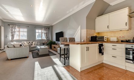 2 Bed in Barton On Sea 0
