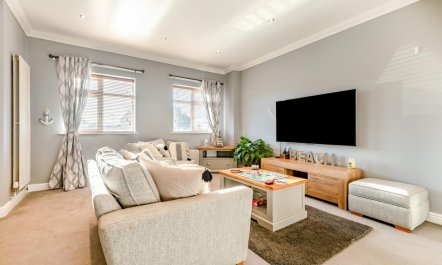 2 Bed in Barton On Sea 1