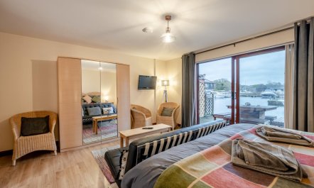 4 Bed in Horning 4
