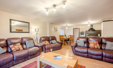 4 Bed in Horning 2