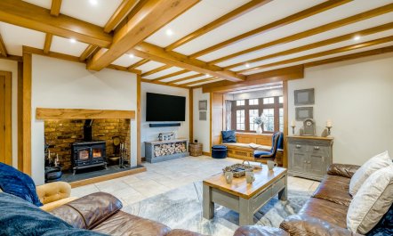 4 Bed in East Dean 9