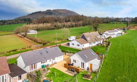 1 Bed in Bryn-y-Gwenin 1