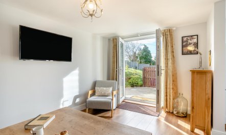 1 Bed in Bryn-y-Gwenin 4