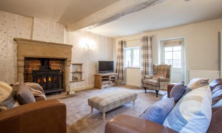 3 Bed in Stoney Middleton