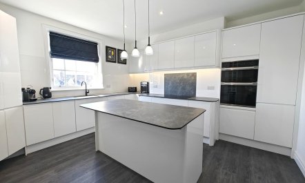 3 Bed in Weymouth 1