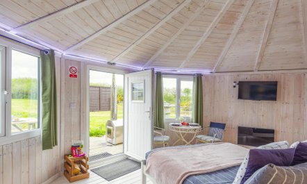 1 Bed in Hartland 2