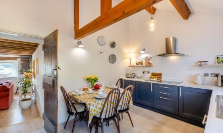2 Bed in Long Marton 1
