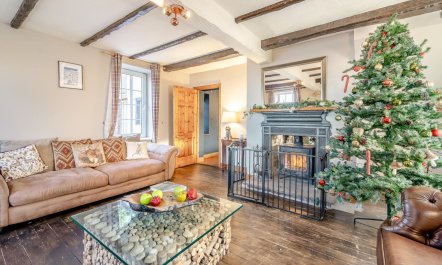6 Bed in Low Moresby 2