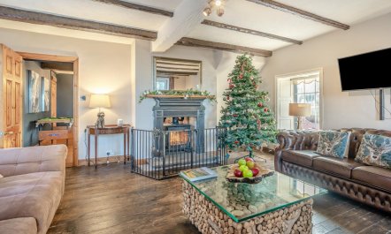 6 Bed in Low Moresby 1