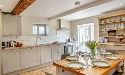 4 Bed in Wroxall 1