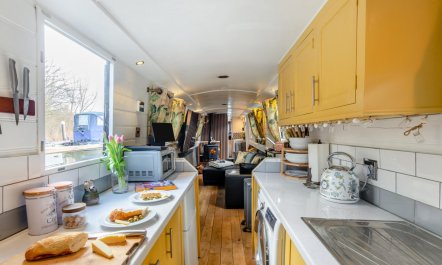 1 Bed in Chertsey 3