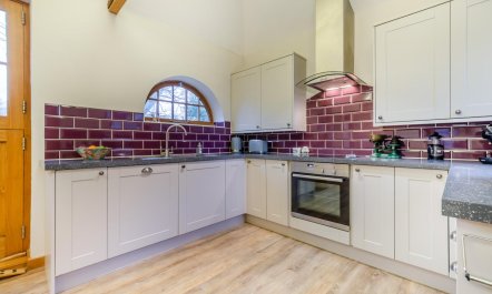 3 Bed in Upper Dicker 6