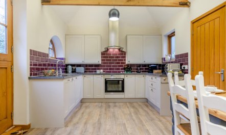 3 Bed in Upper Dicker 5