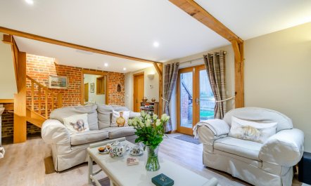 3 Bed in Upper Dicker 1