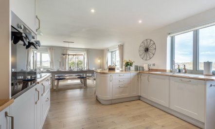 5 Bed in Bolstone 3