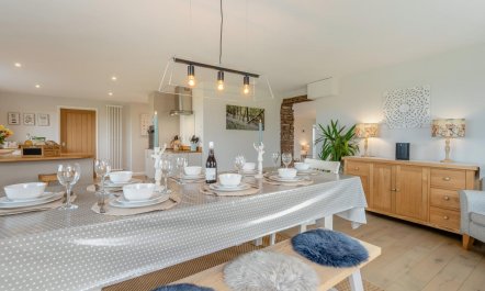 5 Bed in Bolstone 2