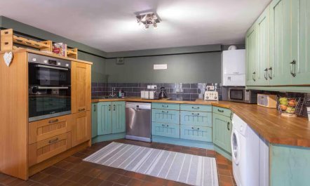4 Bed in Stoney Middleton 8