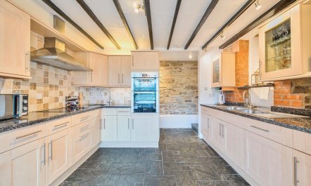 4 Bed in Tresarrett 6