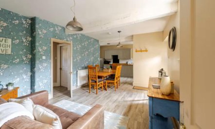 4 Bed in Stoney Middleton 2