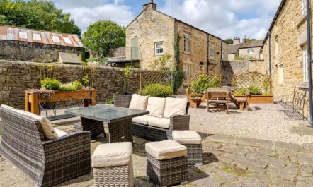 4 Bed in Stoney Middleton