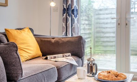 1 Bed in Hindhead 5